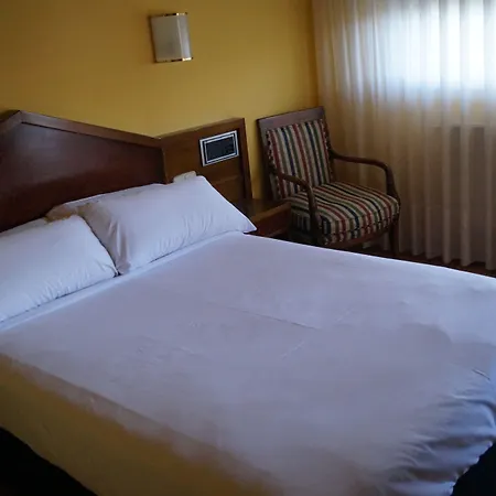 Oviedo فندق Viella (Siero)