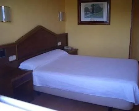 Otel Oviedo 3*
